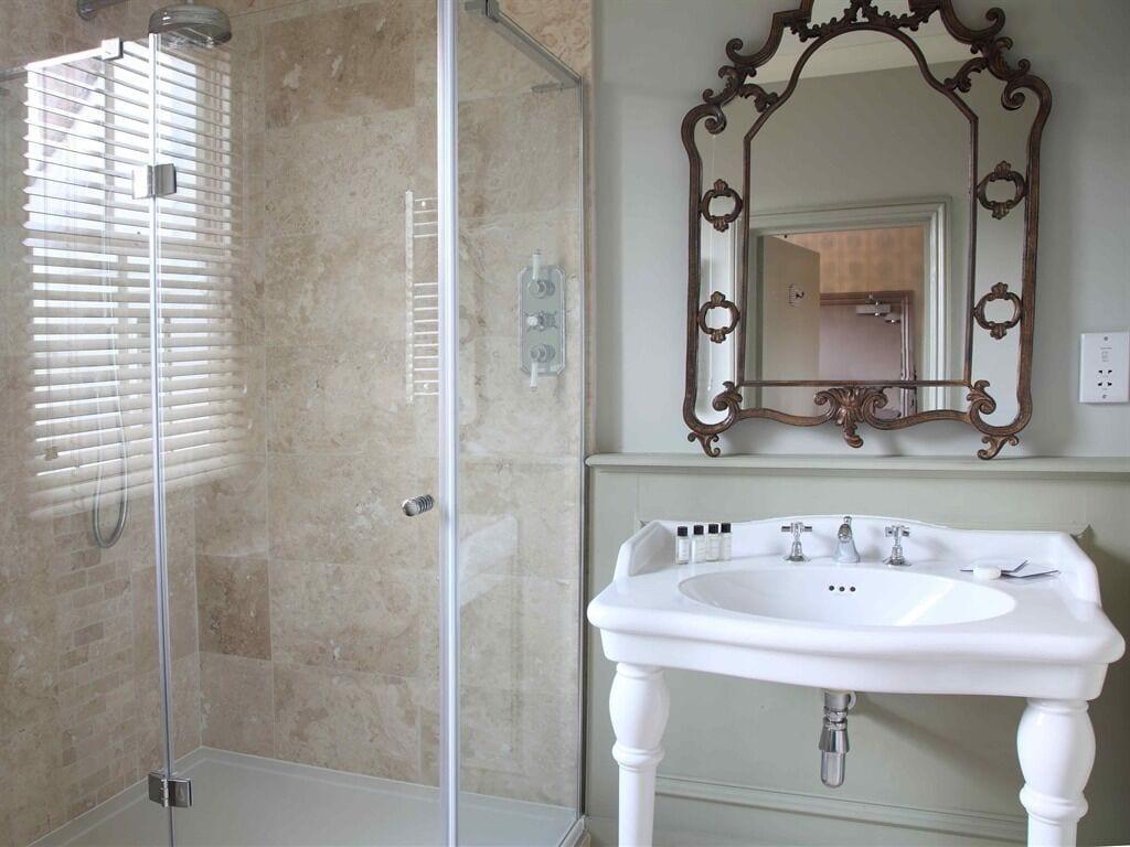 Flower Pot Hotel Sunbury-on-Thames Екстериор снимка
