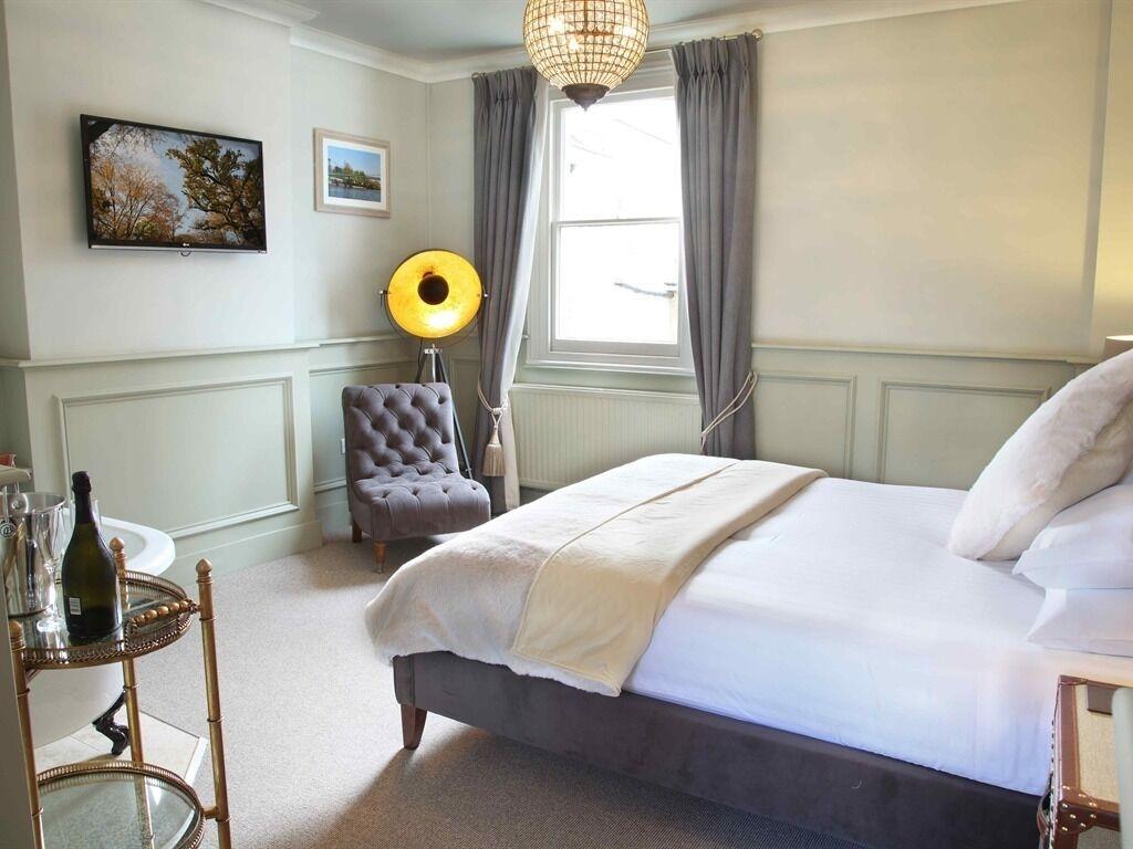Flower Pot Hotel Sunbury-on-Thames Екстериор снимка