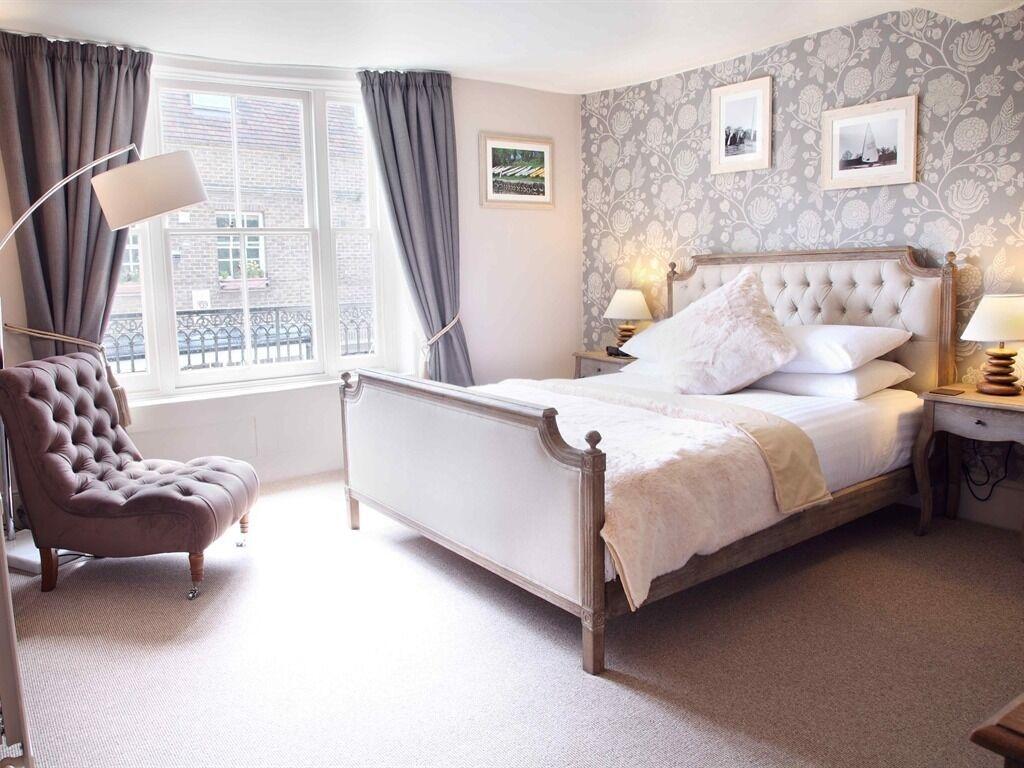 Flower Pot Hotel Sunbury-on-Thames Екстериор снимка