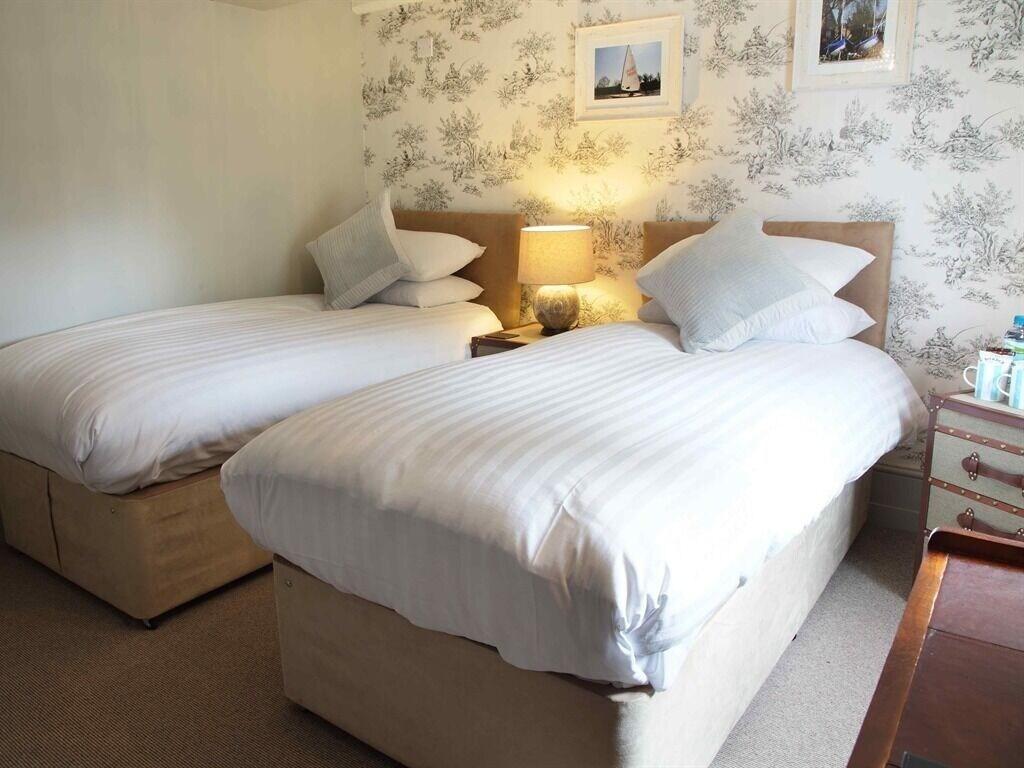 Flower Pot Hotel Sunbury-on-Thames Екстериор снимка