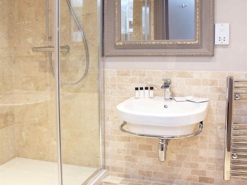 Flower Pot Hotel Sunbury-on-Thames Екстериор снимка