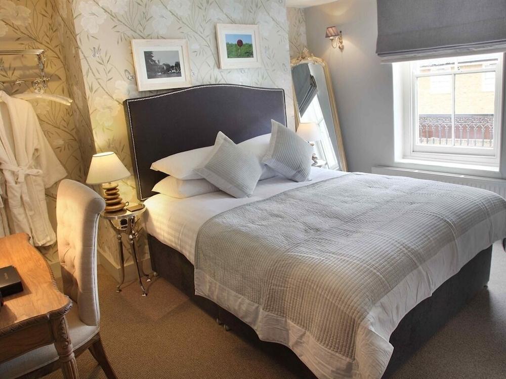Flower Pot Hotel Sunbury-on-Thames Екстериор снимка