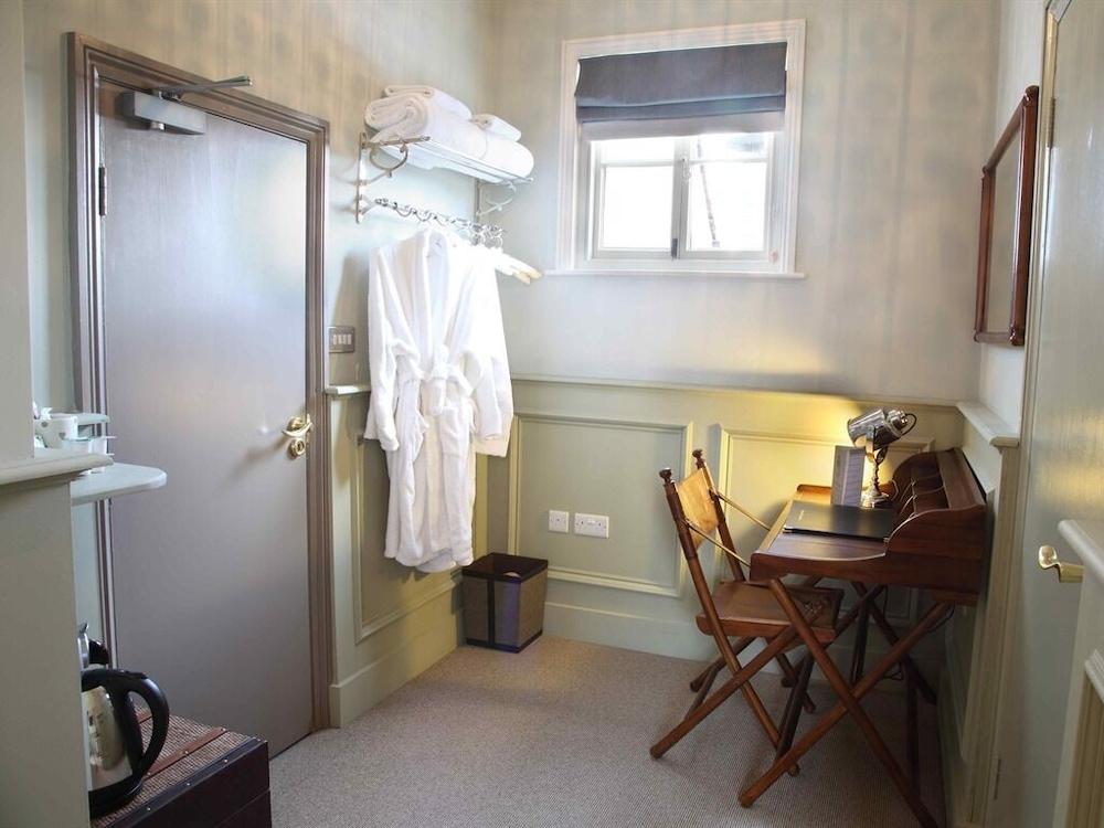 Flower Pot Hotel Sunbury-on-Thames Екстериор снимка