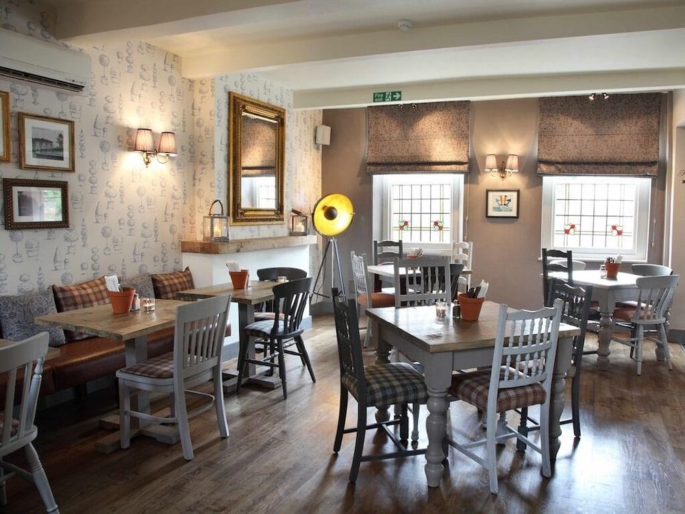 Flower Pot Hotel Sunbury-on-Thames Екстериор снимка