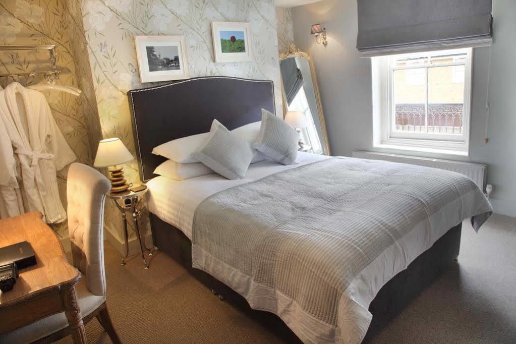 Flower Pot Hotel Sunbury-on-Thames Екстериор снимка